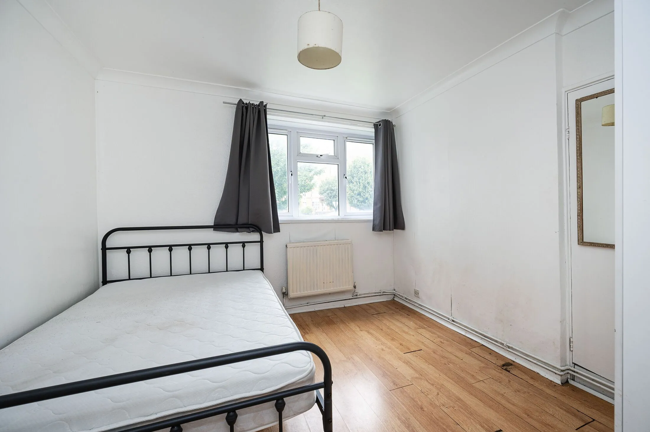 Flat Burslem Street in Greater London