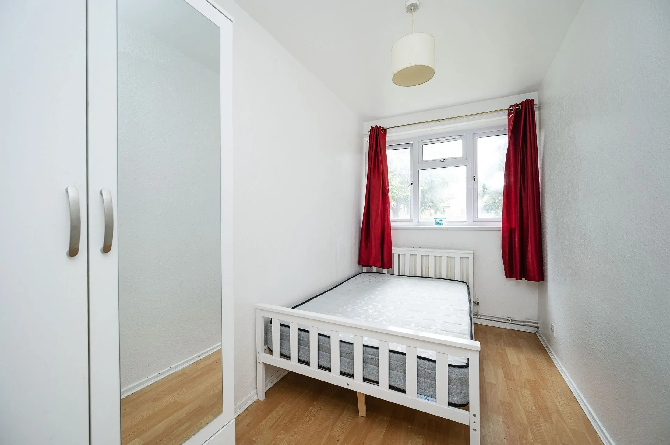 Flat Burslem Street in Greater London