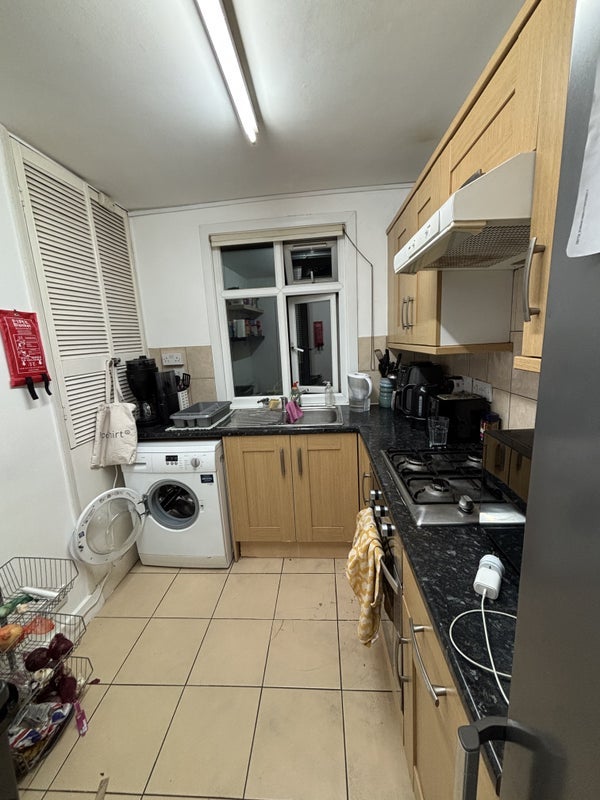 Room Kentish Town Road in Greater London