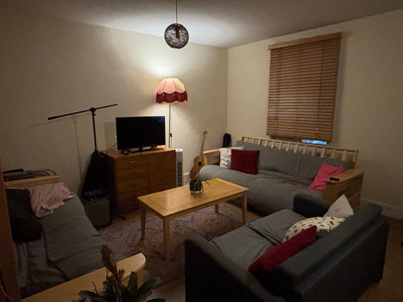 Room Kentish Town Road in Greater London