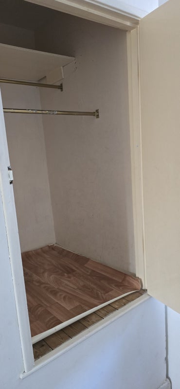 Room Brewer Road in Crawley