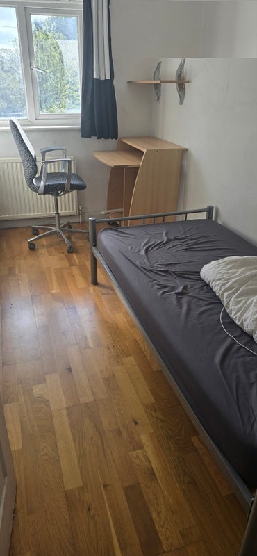 Room Brewer Road in Crawley