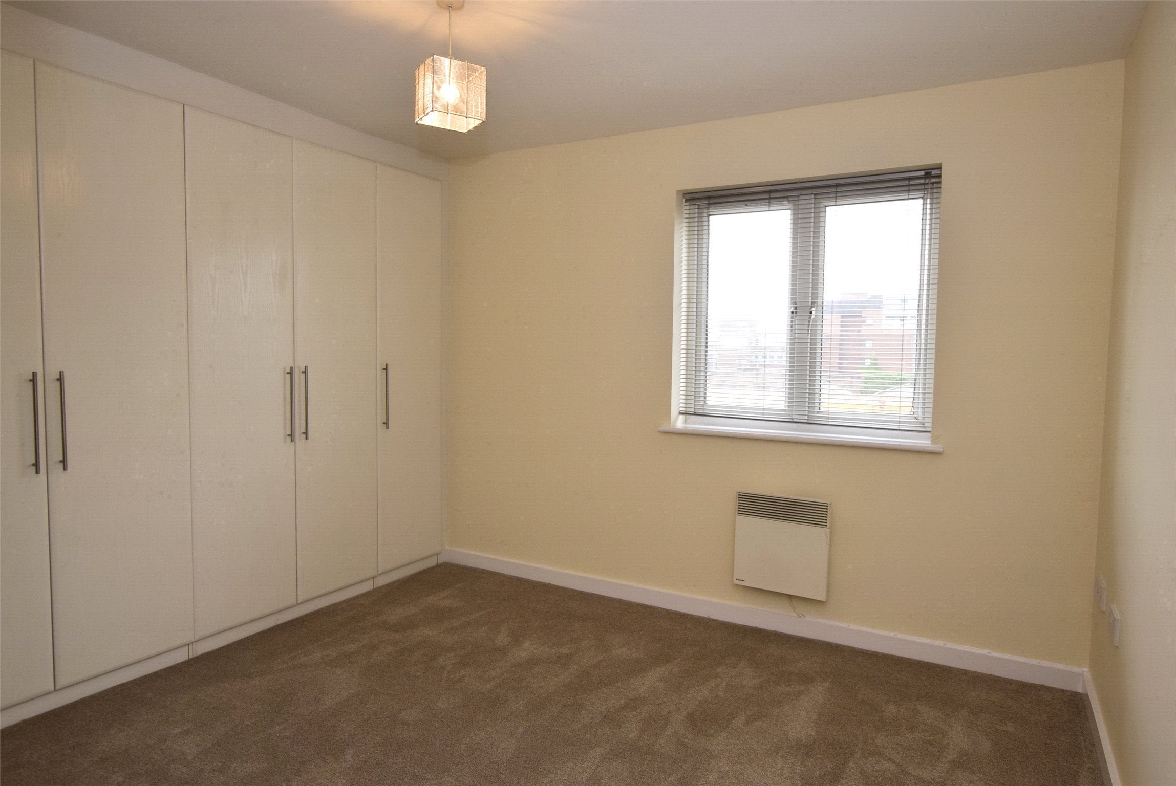 Flat Victoria Road in Greater London