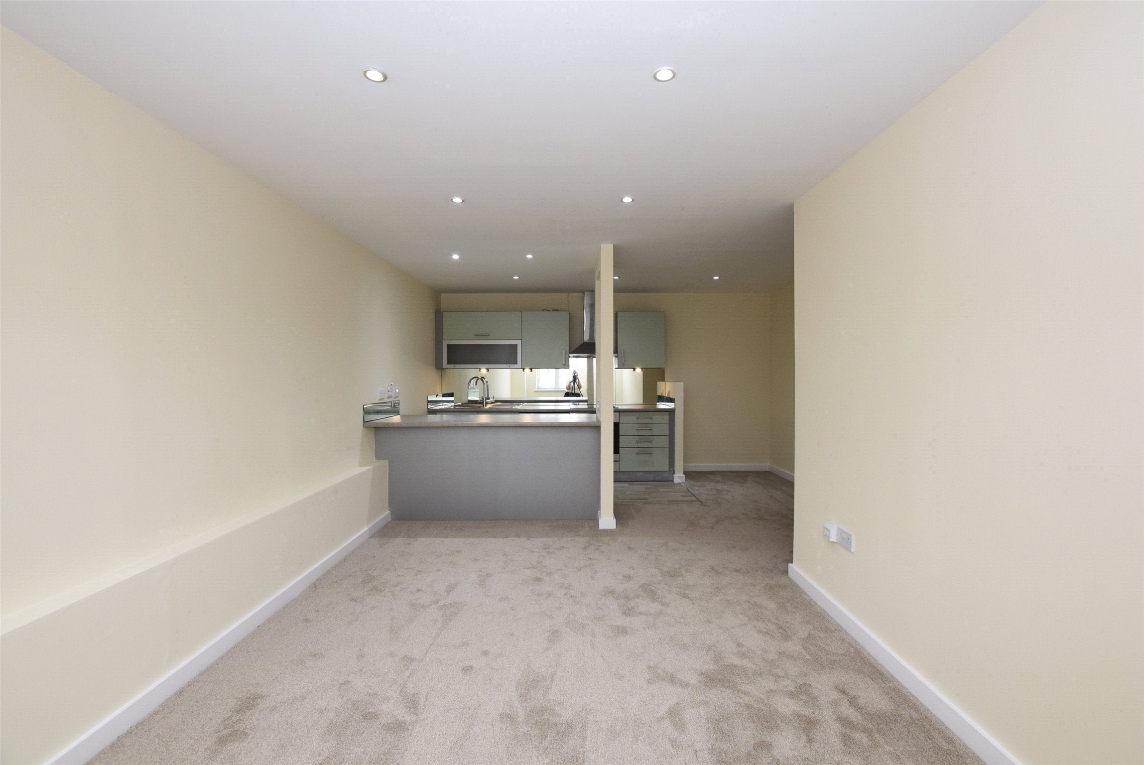 Flat Victoria Road in Greater London