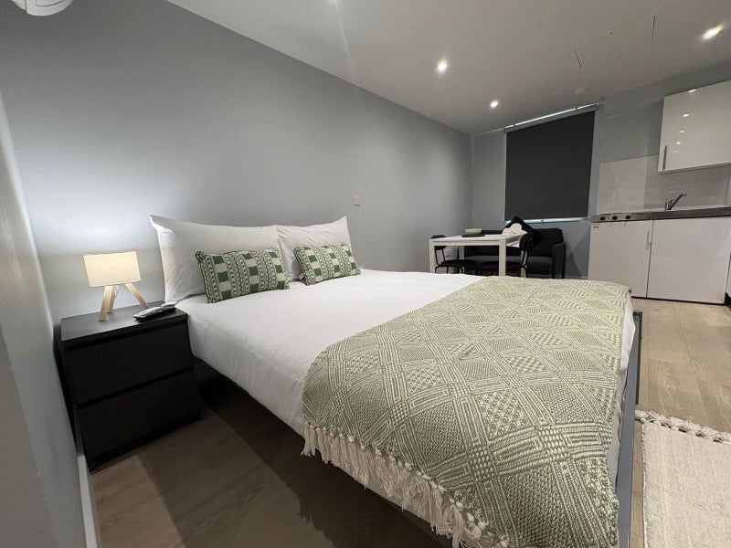 Room London Road in Greater London