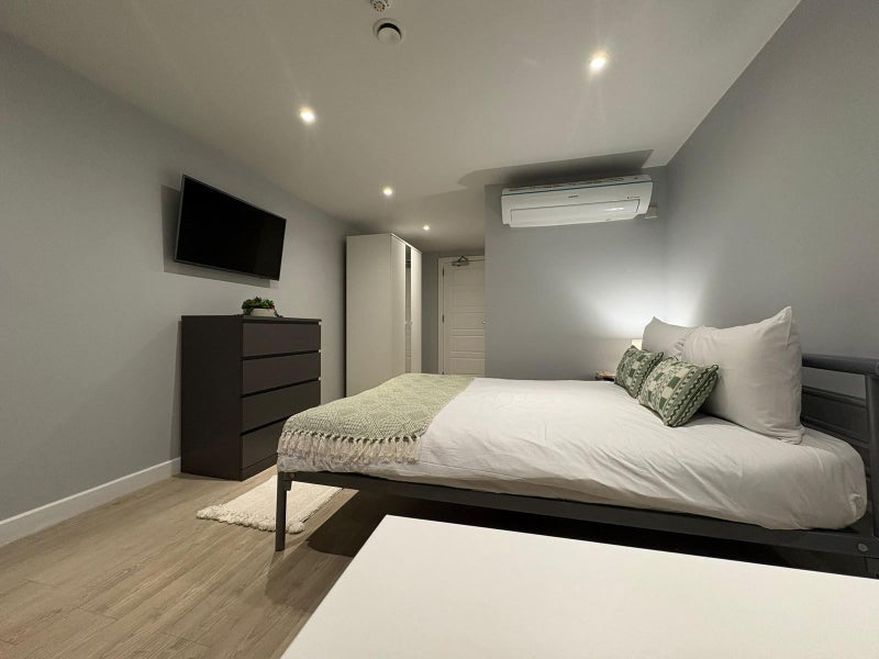 Room London Road in Greater London