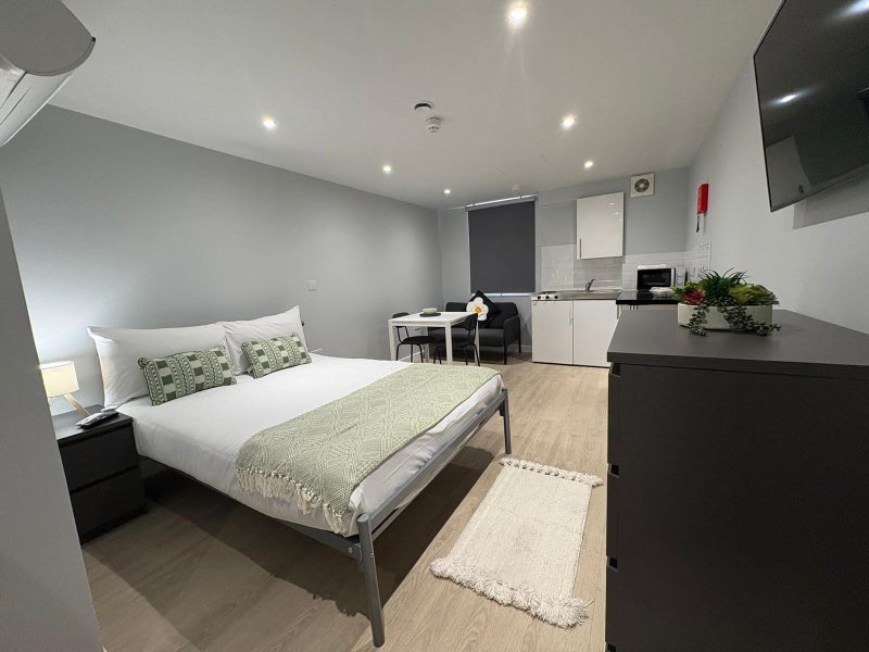 Room London Road in Greater London