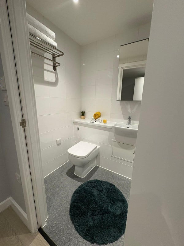 Room London Road in Greater London