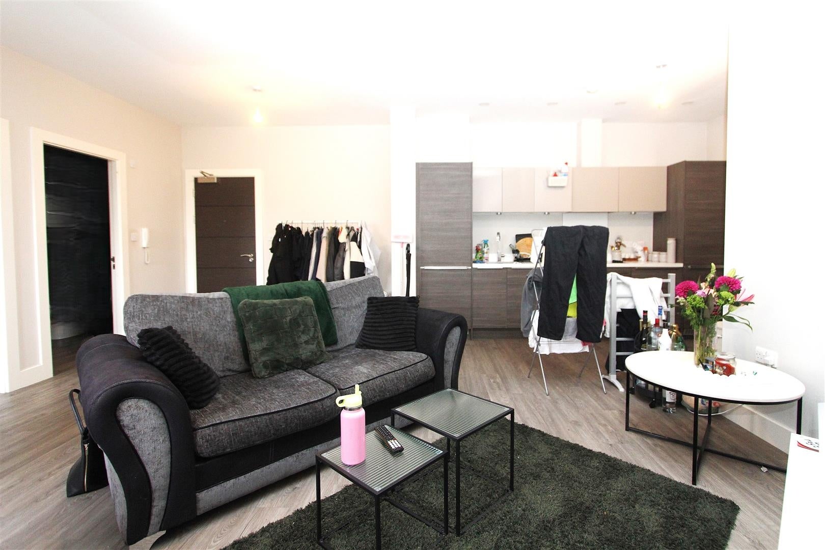 Flat Dawsons Square in Leeds