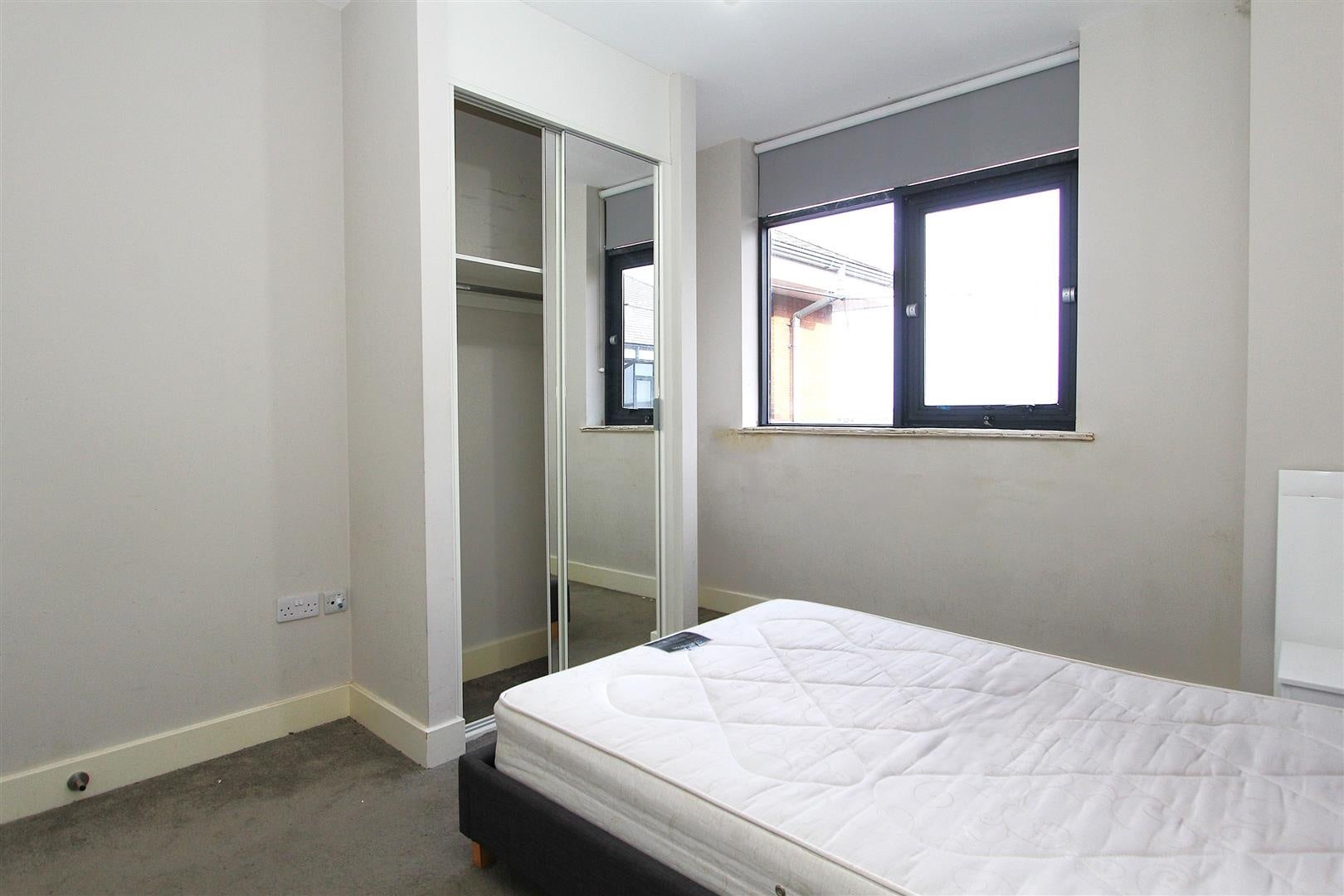 Flat Dawsons Square in Leeds