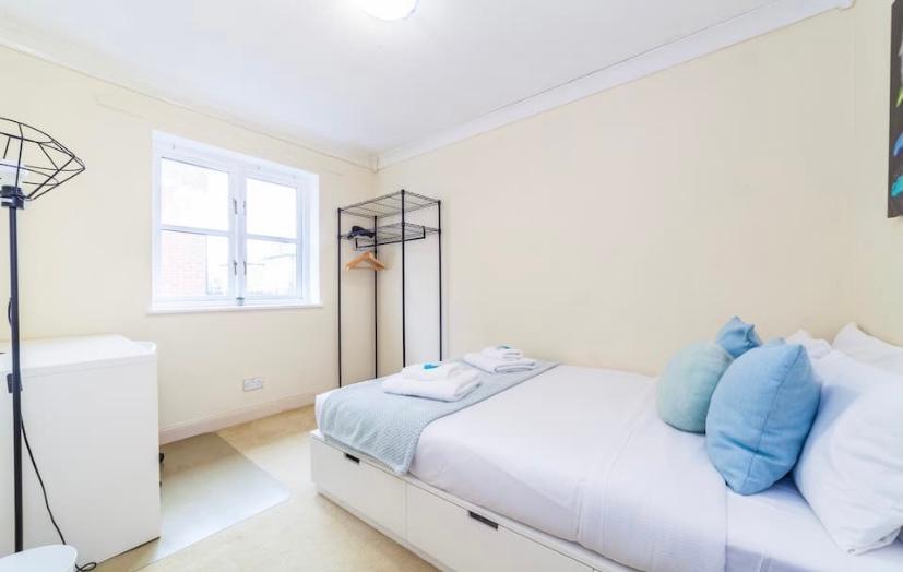 Flat Ellington Street in Greater London