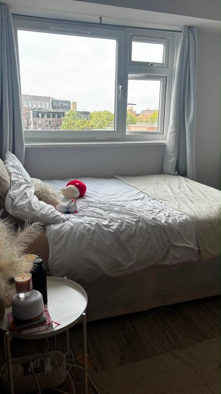 Room Solebay Street in Greater London