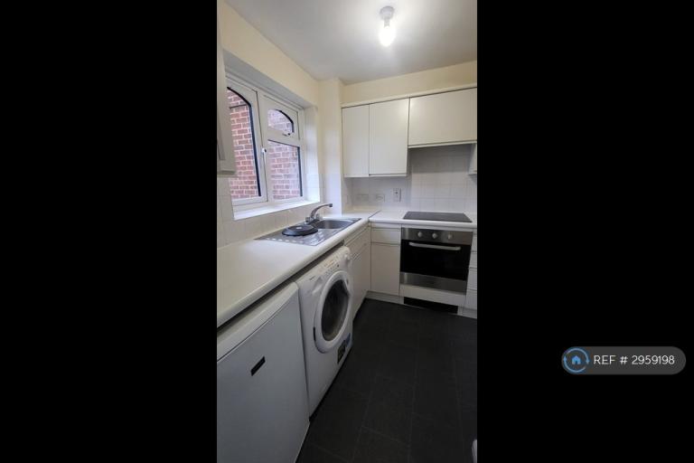 Flat Corfe Place in Maidenhead