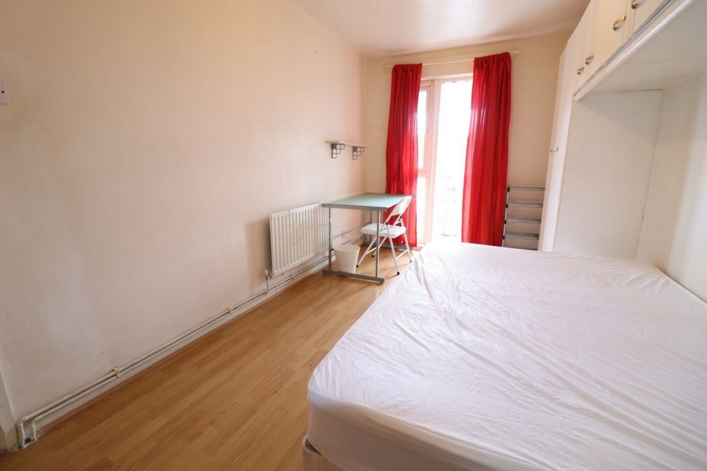 Room Globe Road in Greater London