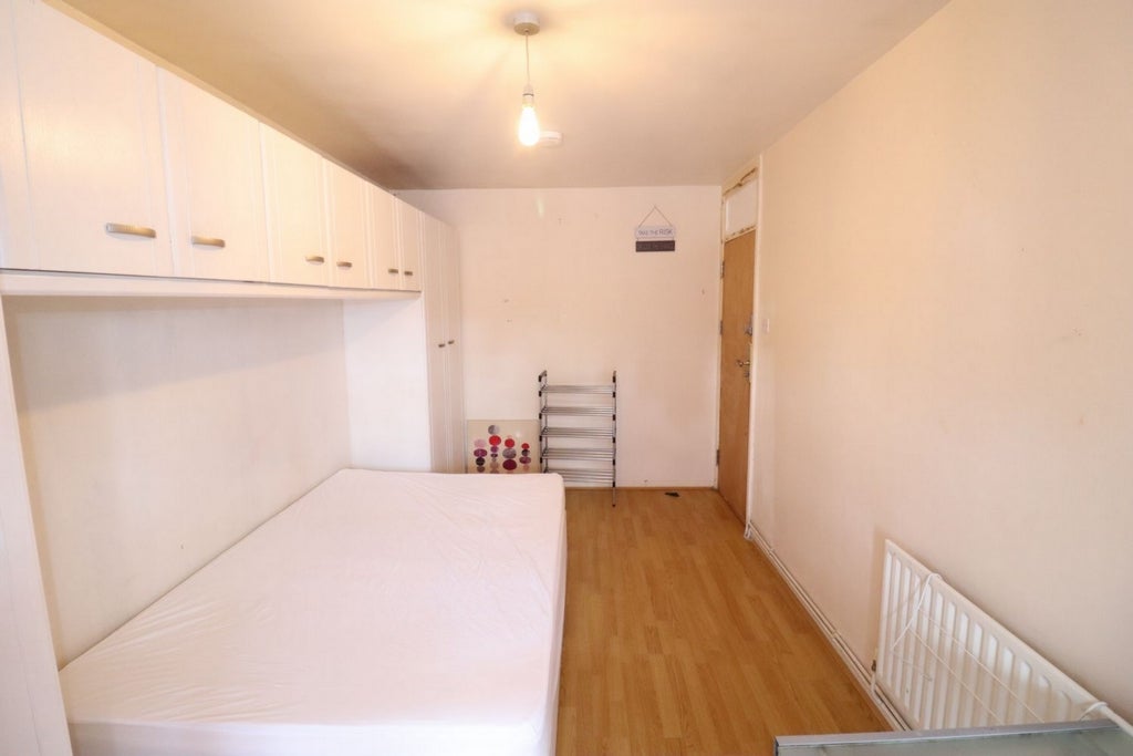 Room Globe Road in Greater London