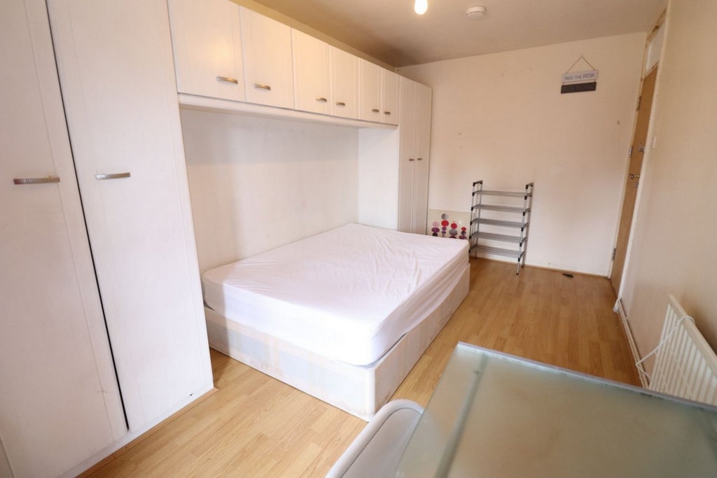 Room Globe Road in Greater London