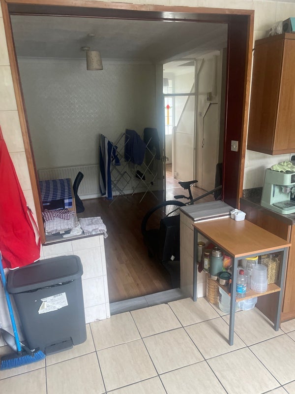 Room Ladysmith Avenue in Greater London