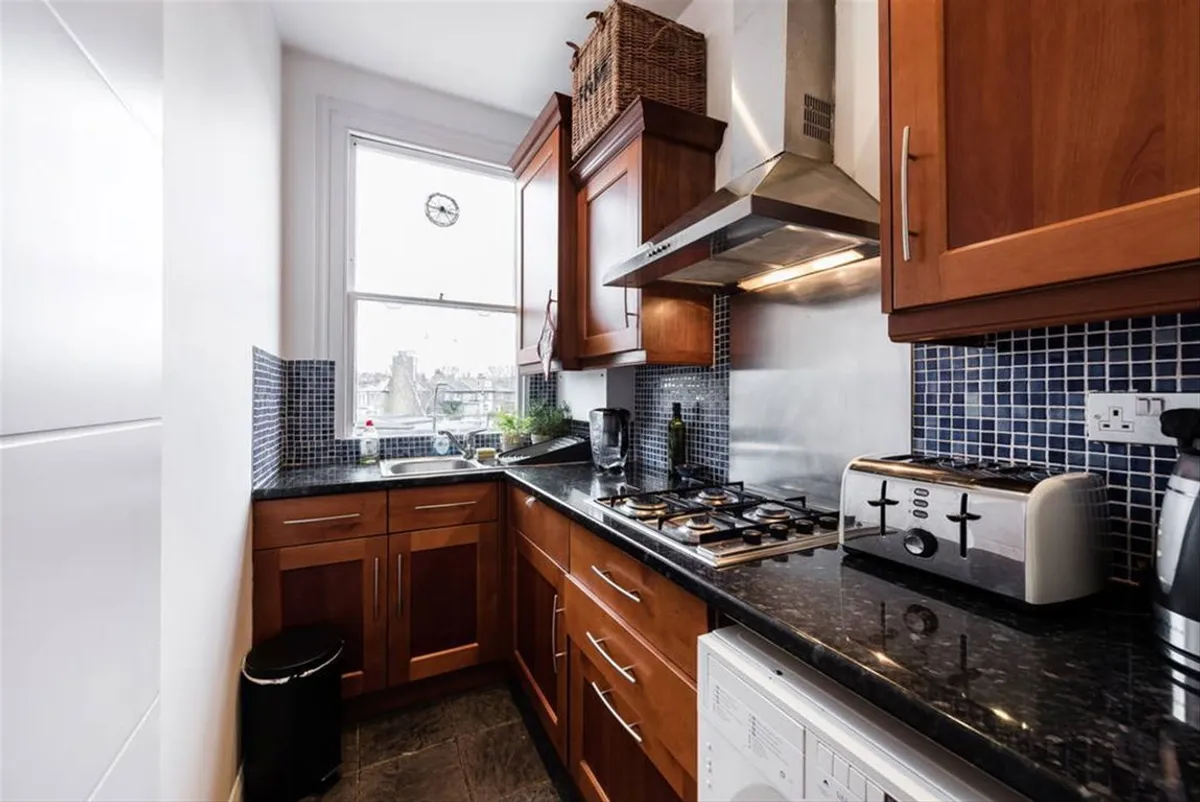 Flat Goodwin Road in Greater London