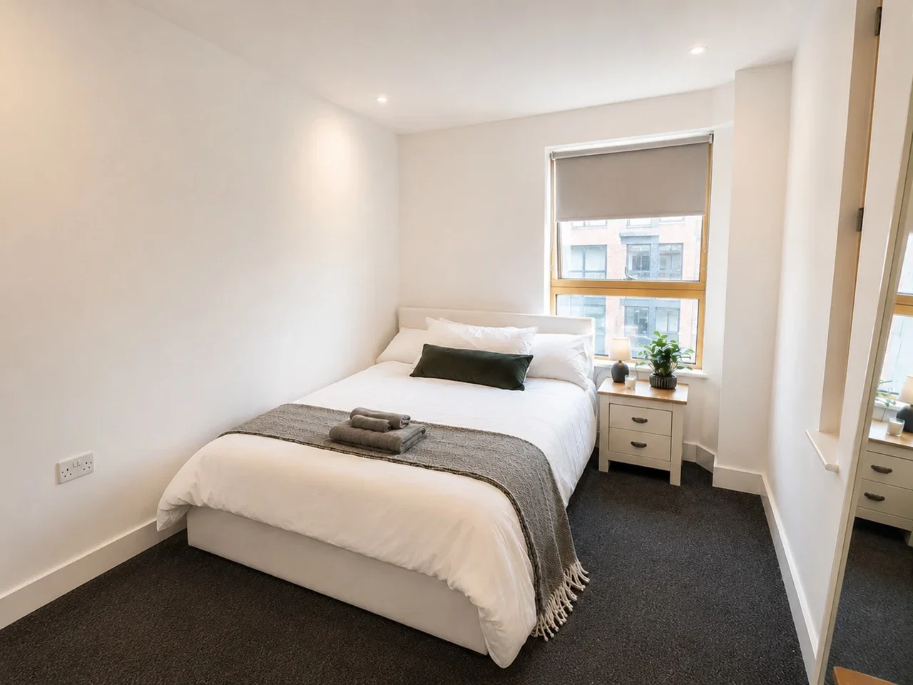 Flat Mint Street in Greater London