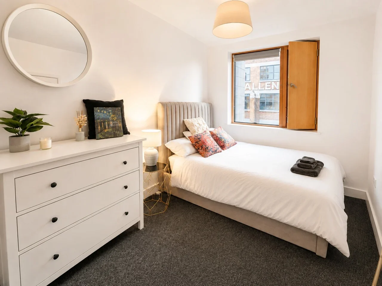 Flat Mint Street in Greater London
