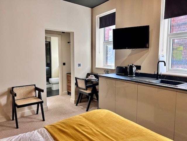 Room Vicarage Avenue in Derby