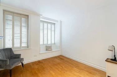 Flat Pavilion Road in Greater London
