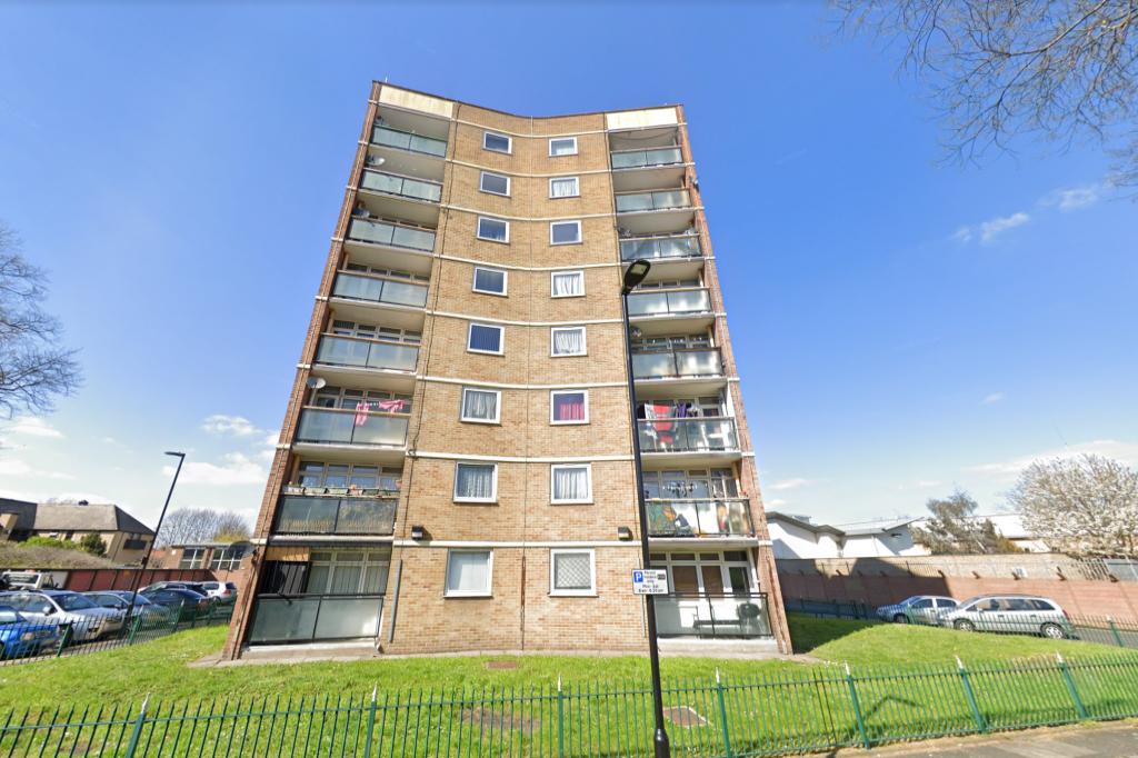 Flat High Street South in Greater London