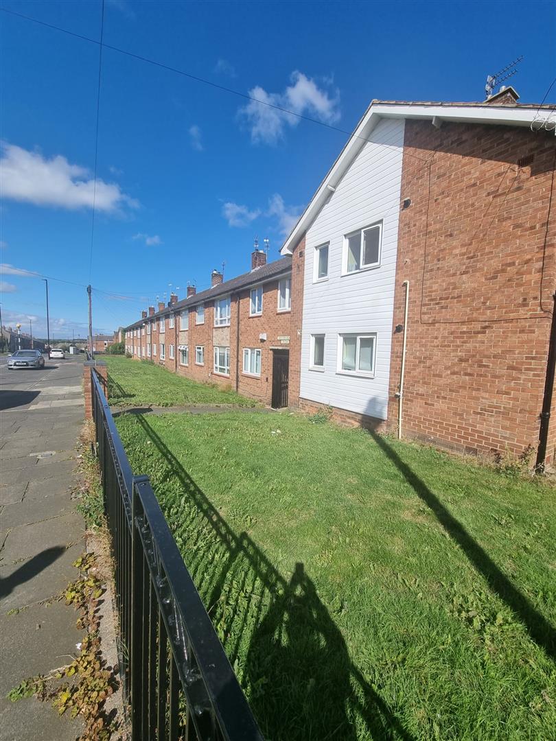 Flat Kenton Crescent in Newcastle upon Tyne