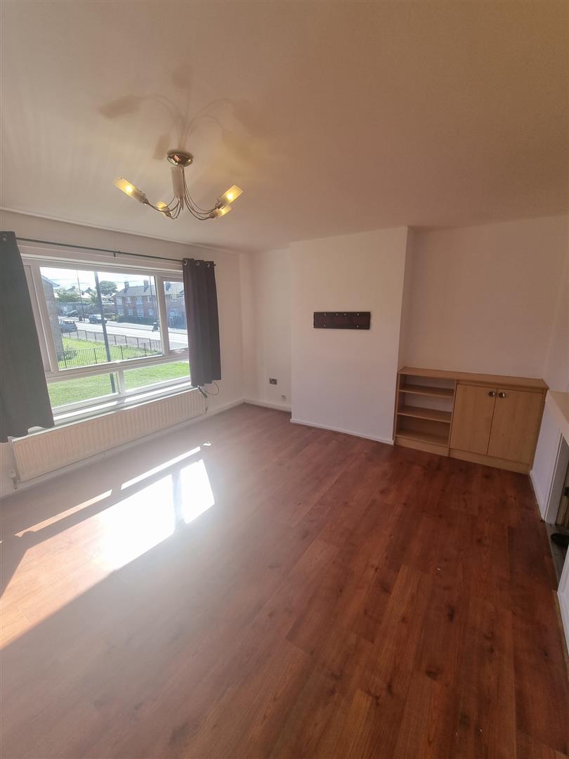 Flat Kenton Crescent in Newcastle upon Tyne