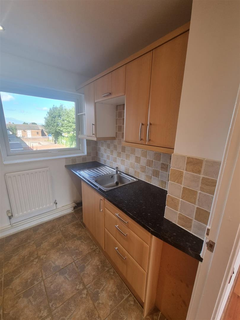 Flat Kenton Crescent in Newcastle upon Tyne