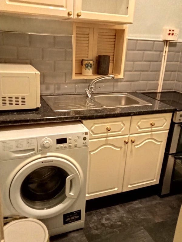 Room Robertson Avenue in City of Edinburgh