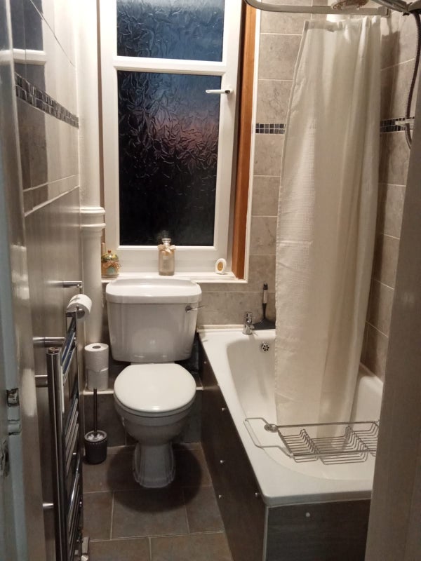 Room Robertson Avenue in City of Edinburgh
