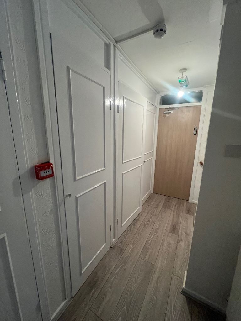 House Kemps Drive in Greater London