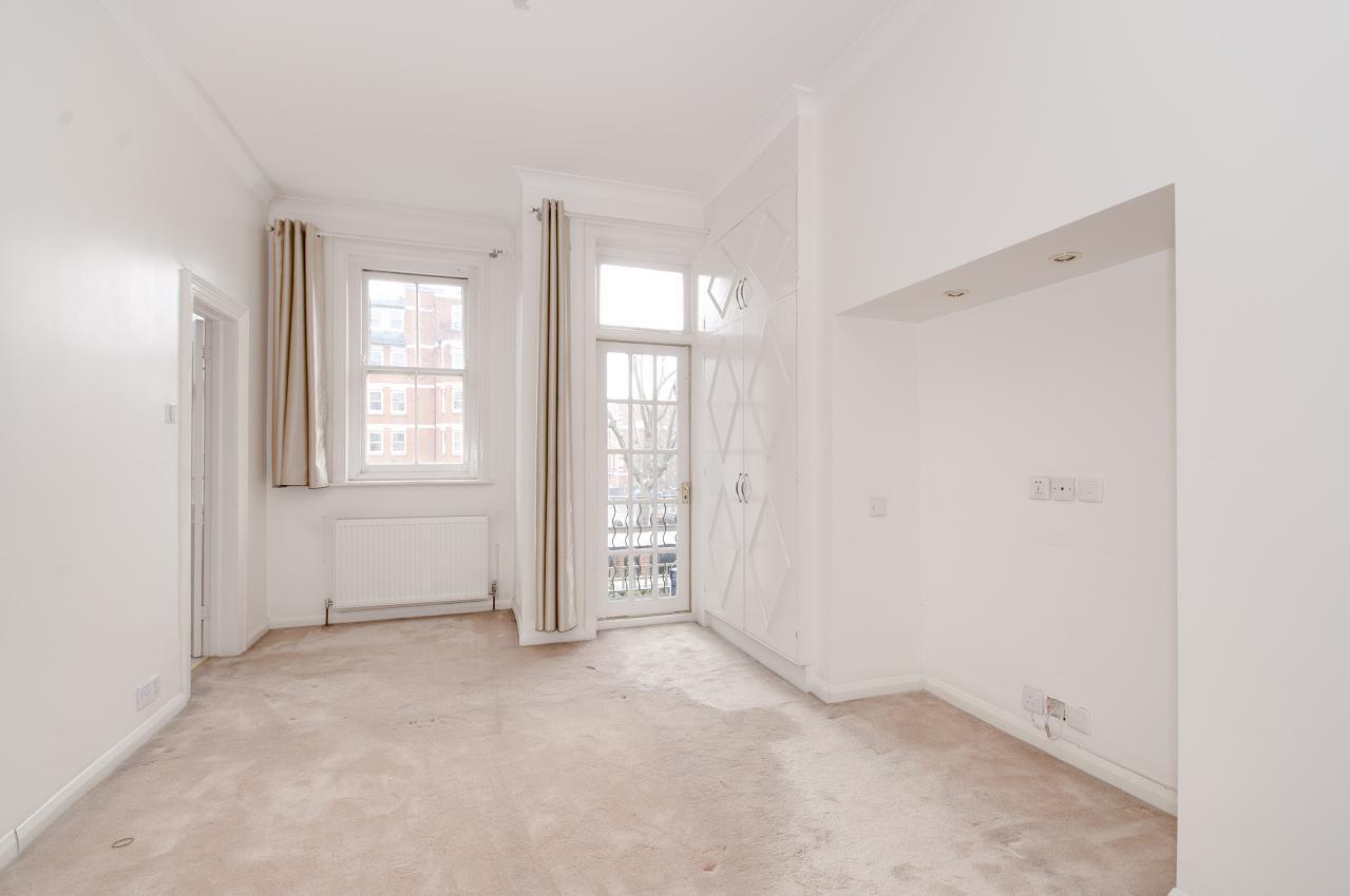Flat Grantully Road in City of Westminster