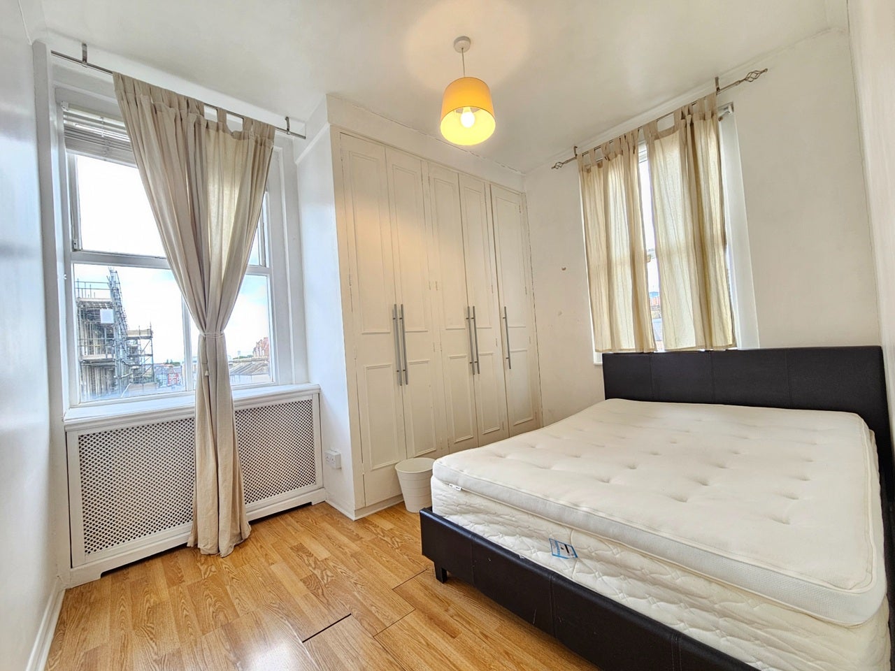 Flat Dawes Road in Greater London