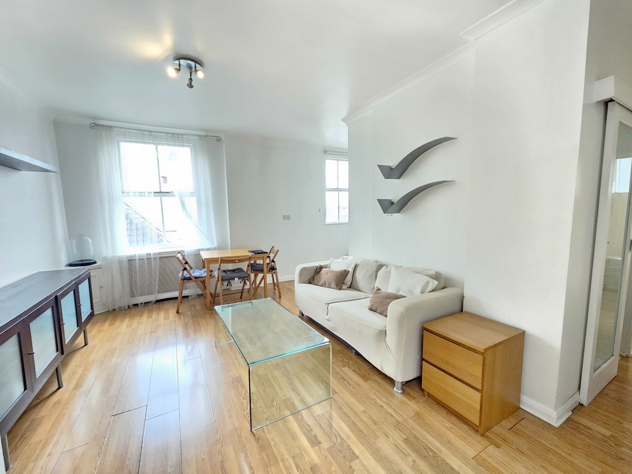 Flat Dawes Road in Greater London