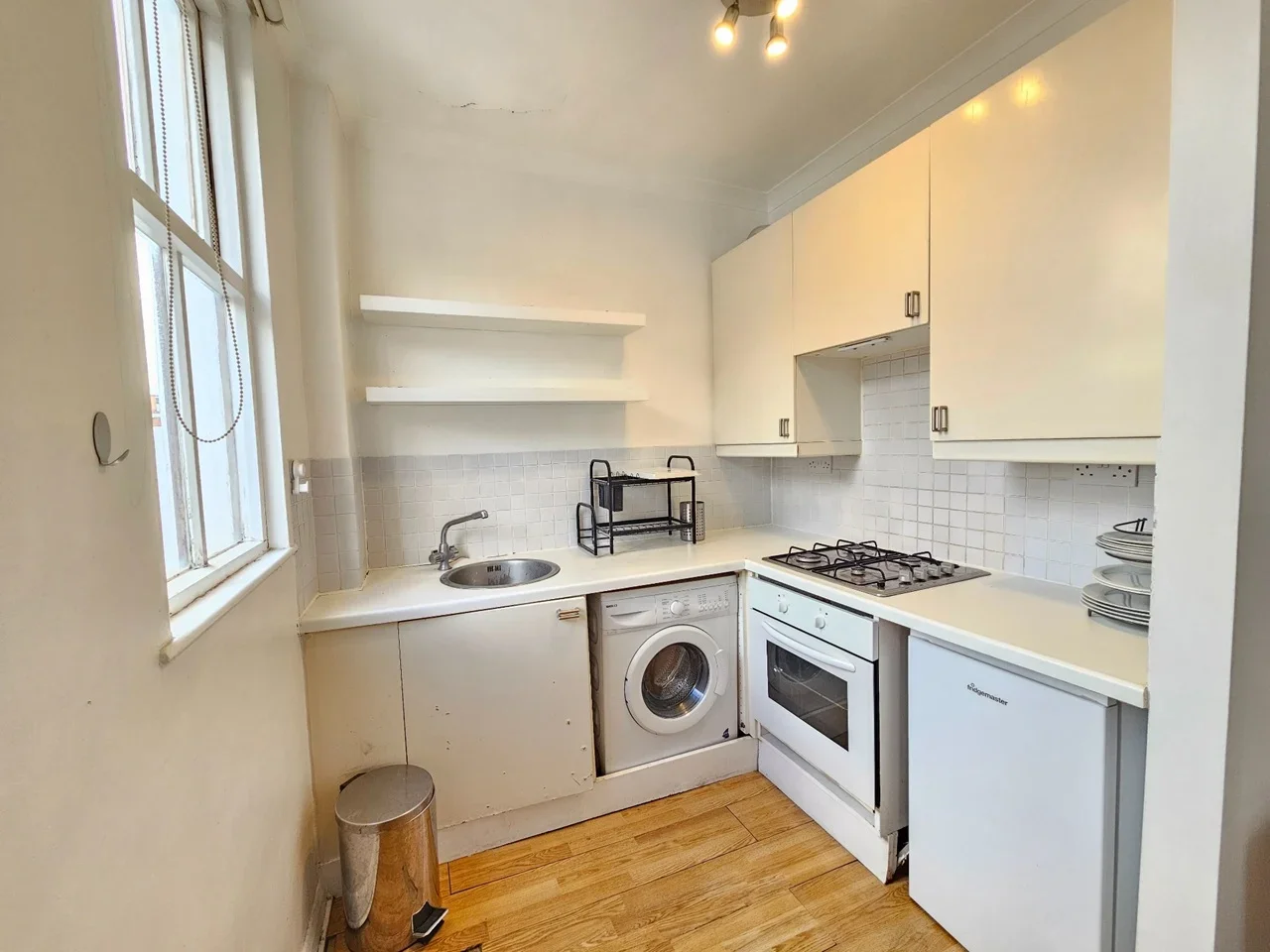 Flat Dawes Road in Greater London