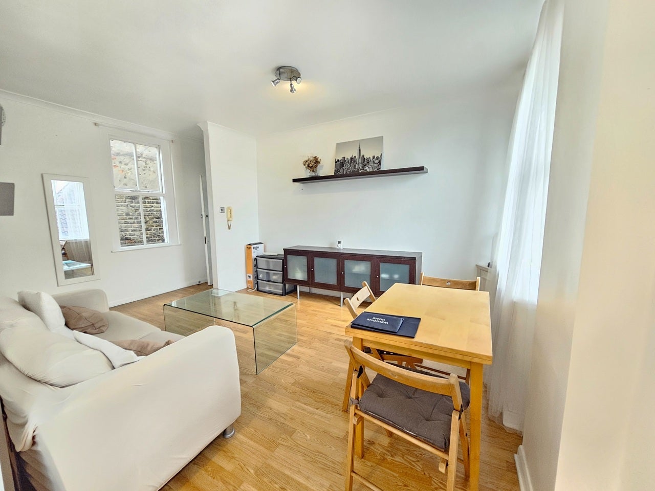 Flat Dawes Road in Greater London
