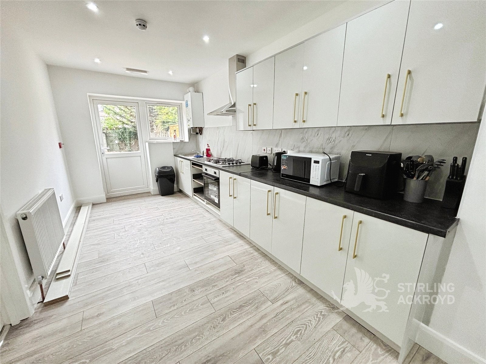 Room Heathcroft Avenue in Borough of Spelthorne