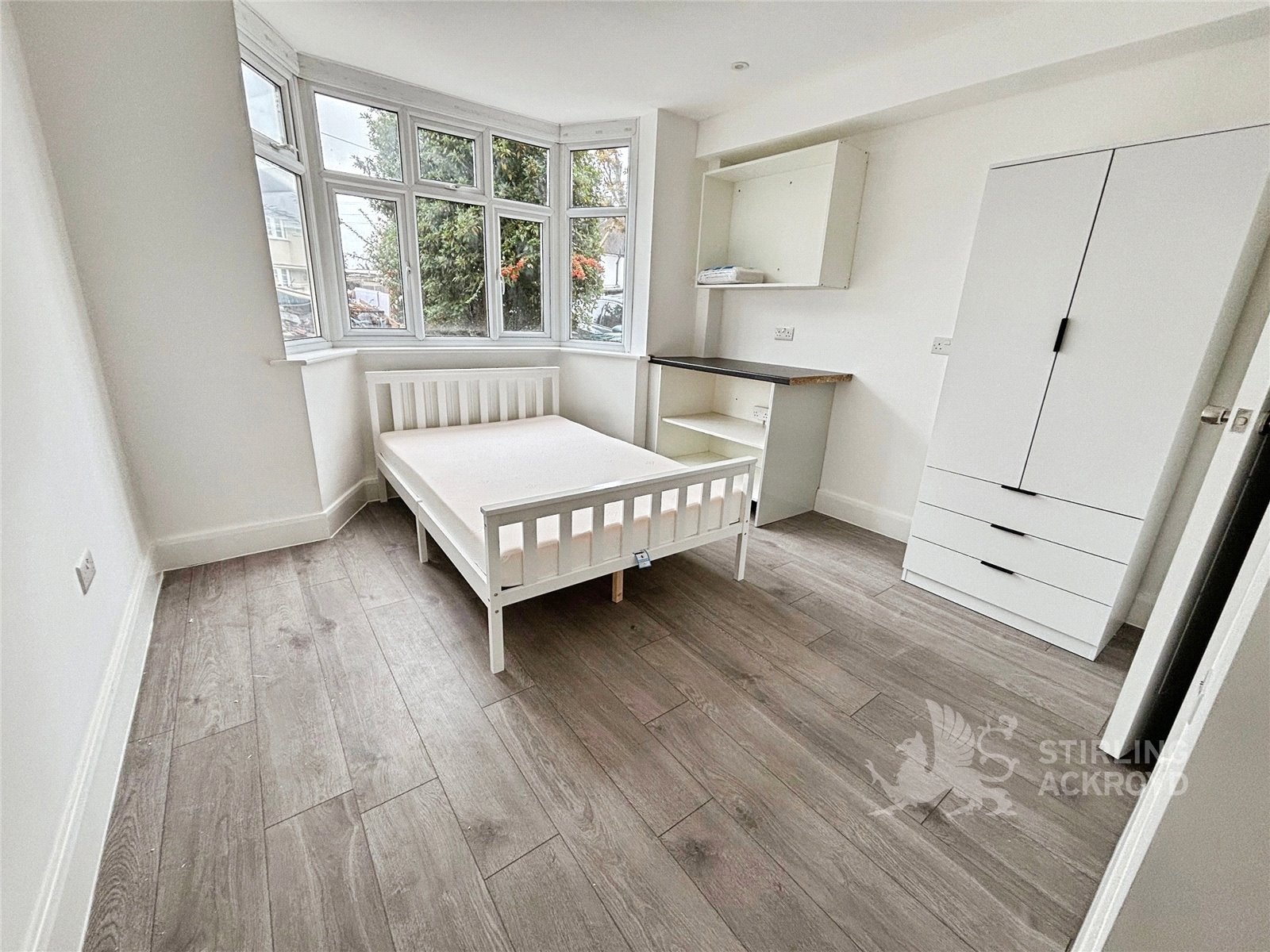 Room Heathcroft Avenue in Borough of Spelthorne