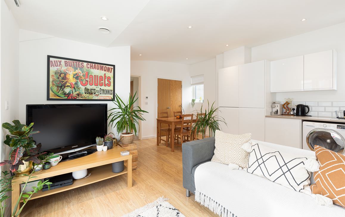Flat Coldharbour Lane in Greater London