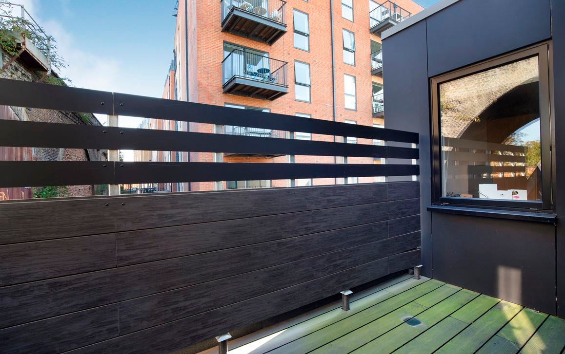 Flat Coldharbour Lane in Greater London
