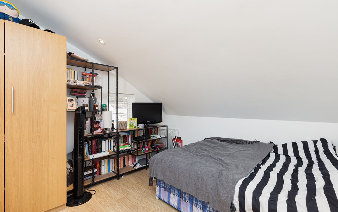 Flat Coldharbour Lane in Greater London