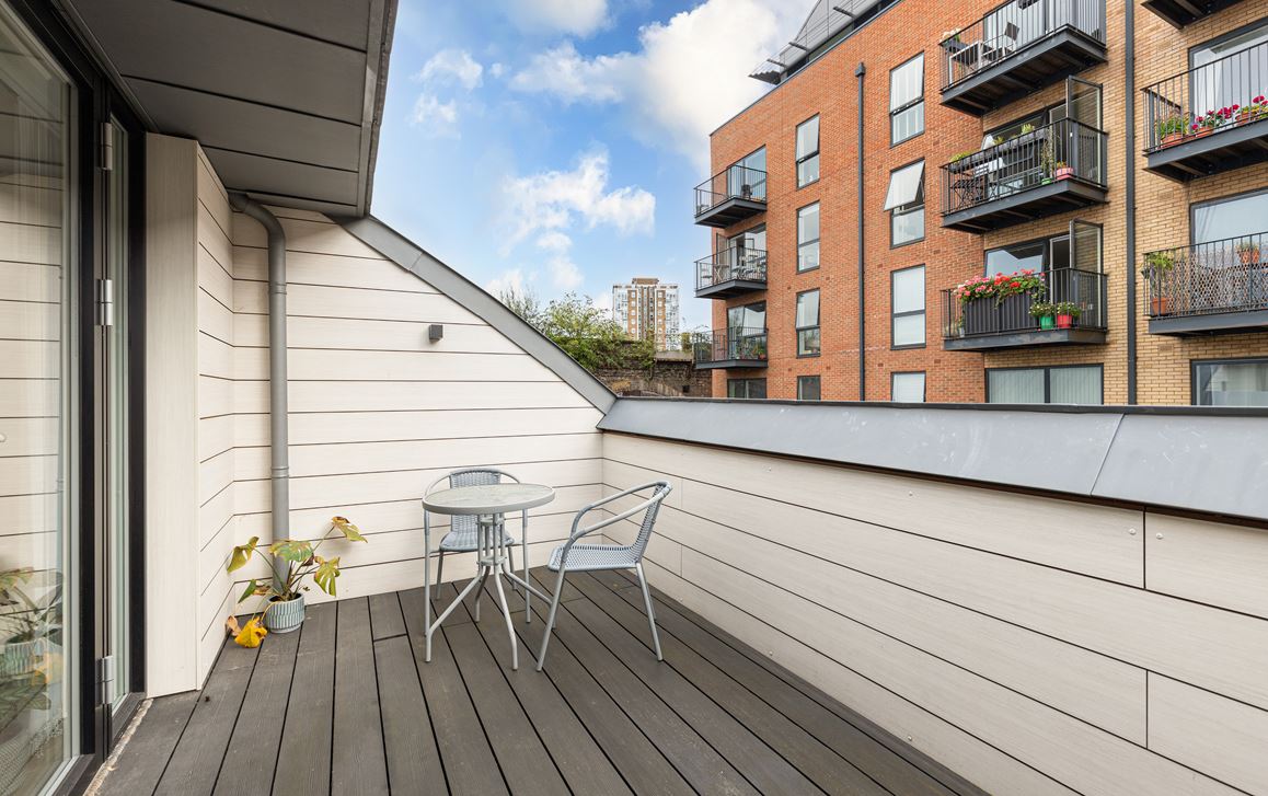 Flat Coldharbour Lane in Greater London
