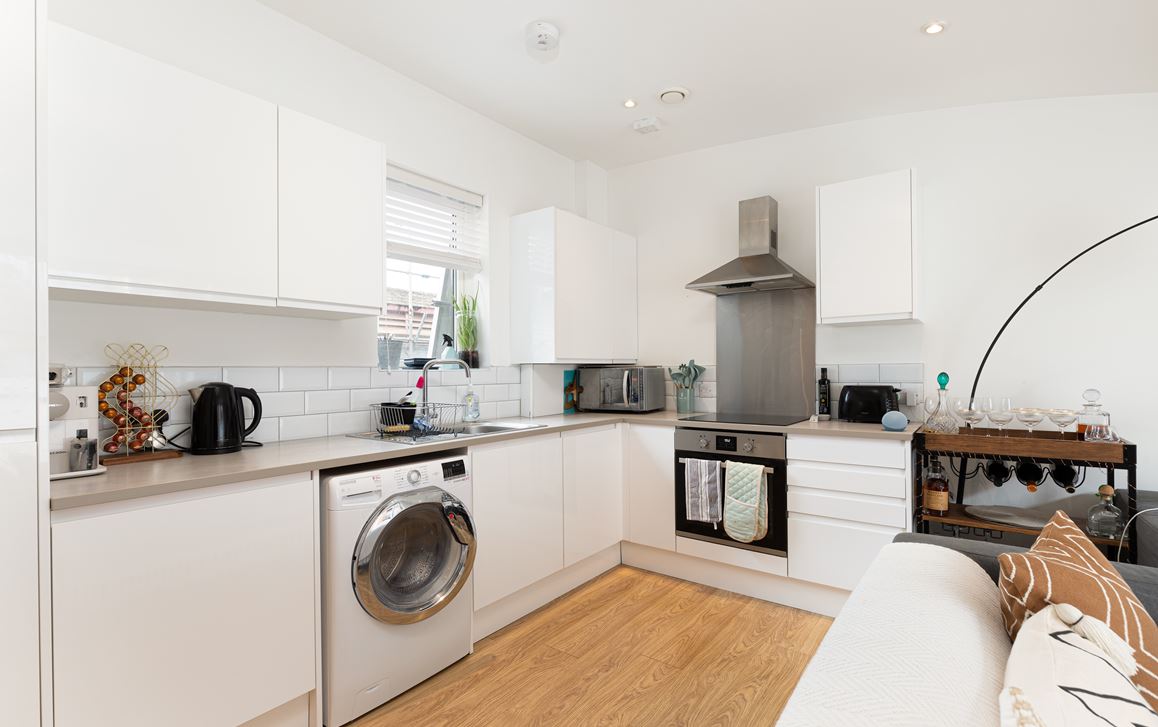 Flat Coldharbour Lane in Greater London