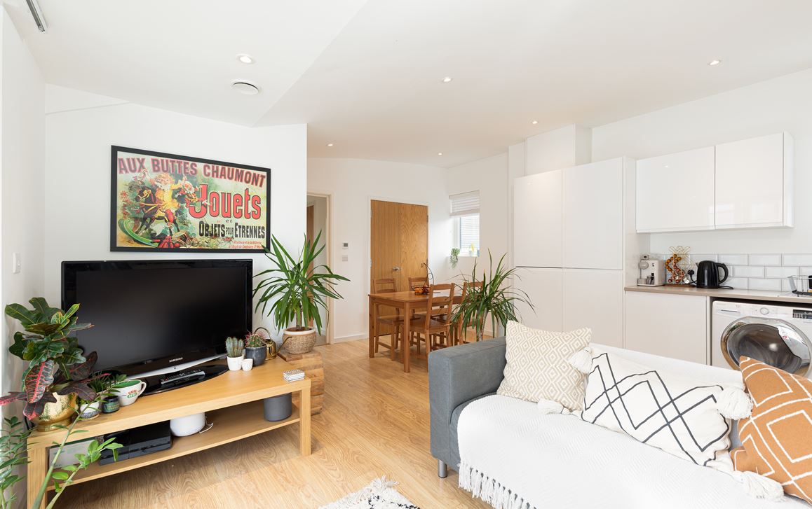 Flat Coldharbour Lane in Greater London