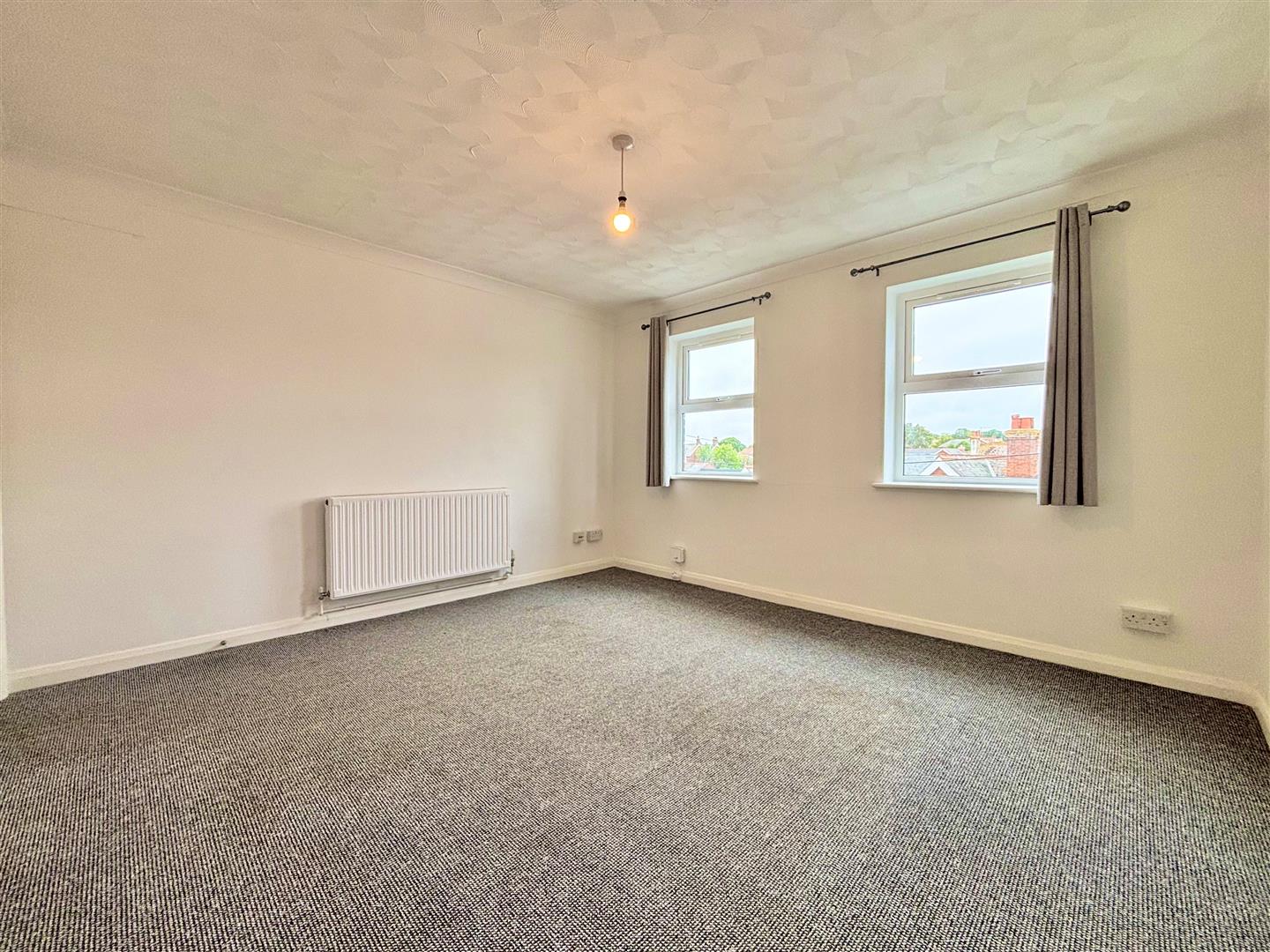 Flat Tennyson Road in Easton