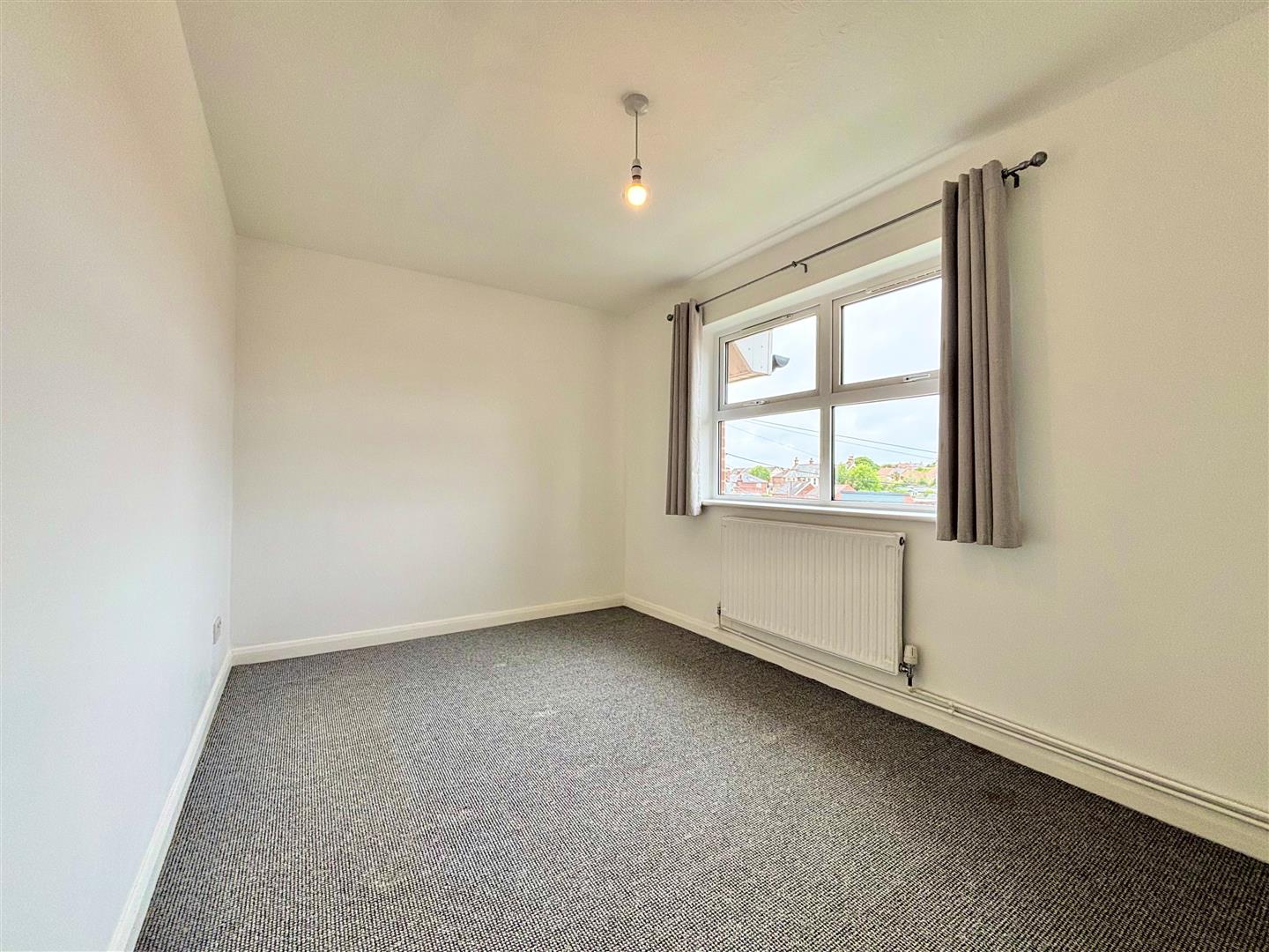 Flat Tennyson Road in Easton