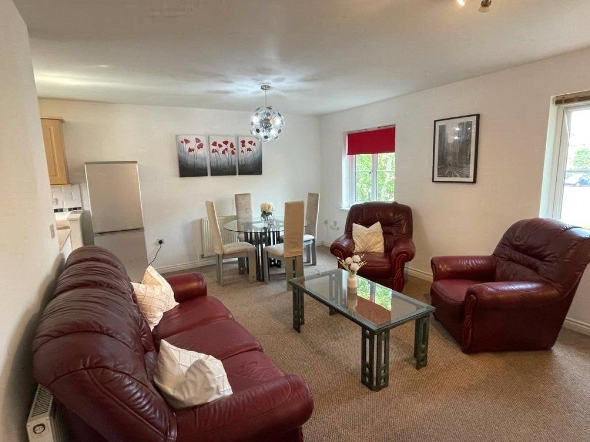 Flat Cobb Close in Coventry