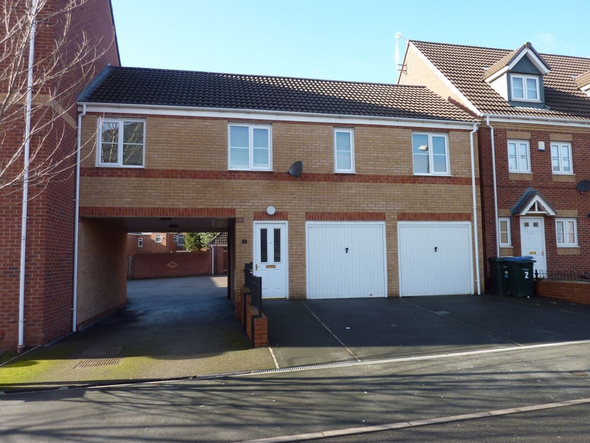 Flat Cobb Close in Coventry